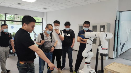 当百年工艺遇上智能制造 福田康明斯到访珞石机器人探秘技术融合新路径